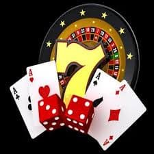 Suasana permainan live casino yang menampilkan dealer dan interaksi pemain secara langsung